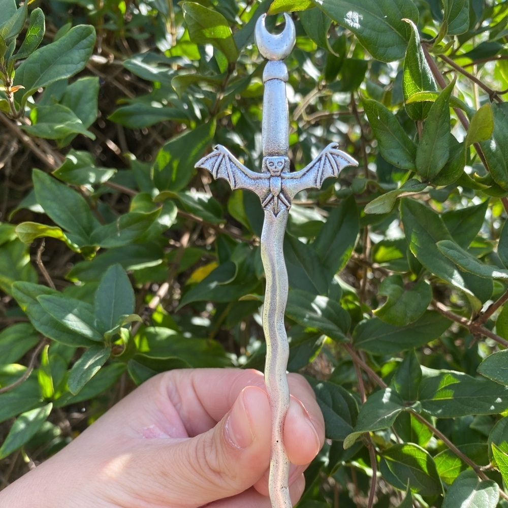 Gothic Bat dagger Hair Pin Unique Elegant Engraved details Silver tone metal New - Picture 2 of 4